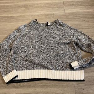 H&M Divided grey/white knit cropped long sleeve sweater size medium